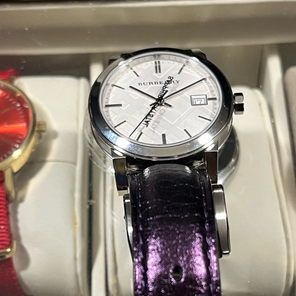 BURBERRY PRE-LOVED AUTHENTIC PURPLE METALLIC GENUINE LEATHER DESIGNER WATCH - Picture 10 of 17